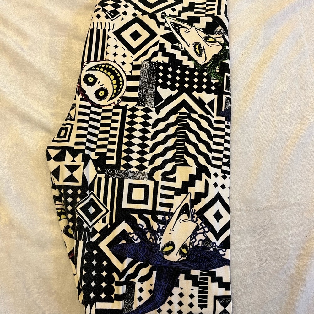Lularoe nightmare before Christmas leggings